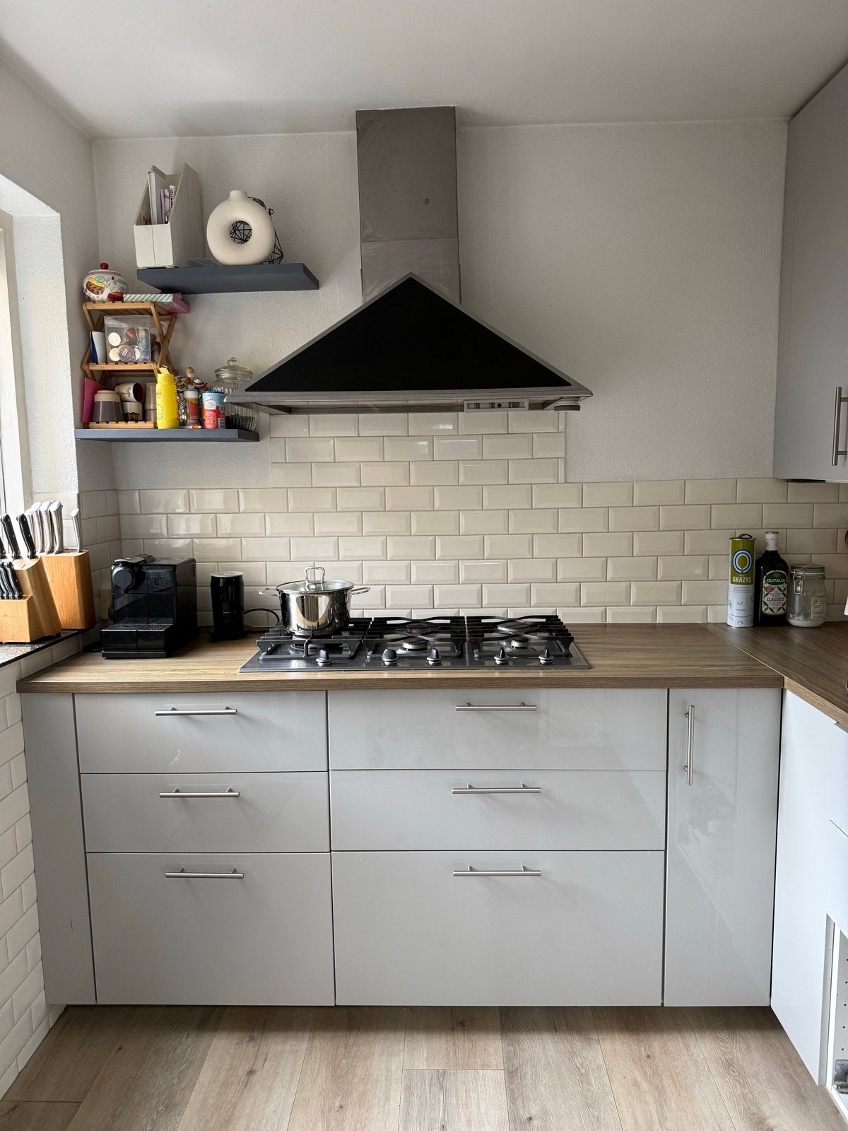 Moderne hoekkeuken met glanzende afwerking, Huis en Inrichting, Keuken | Complete keukens, Ophalen, Gebruikt, Hoekkeuken, Hoogglans of Gelakt