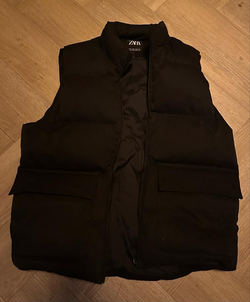 Zwarte Zara Puffer Bodywarmer - Maat M, Kleding | Heren, Bodywarmers, Ophalen of Verzenden, Zo goed als nieuw, Zwart