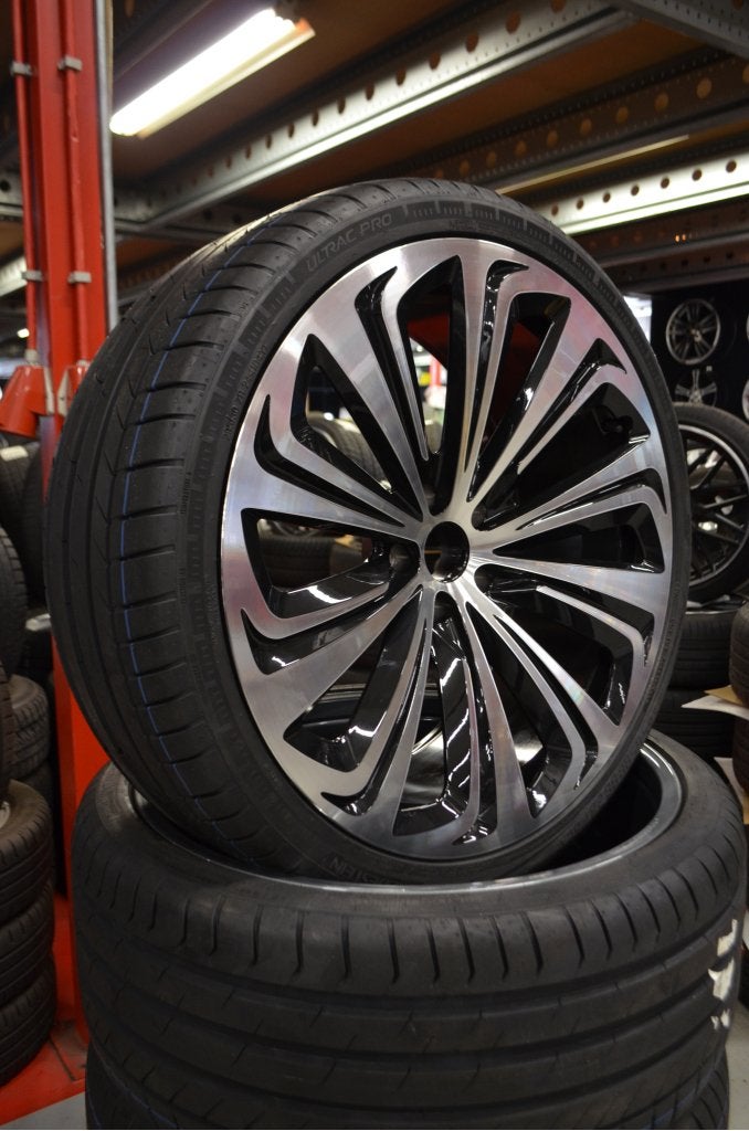 24'' Velgen voor de Bentley Bentayga, Niet ingevuld, 295 mm, Banden en Velgen, Niet ingevuld