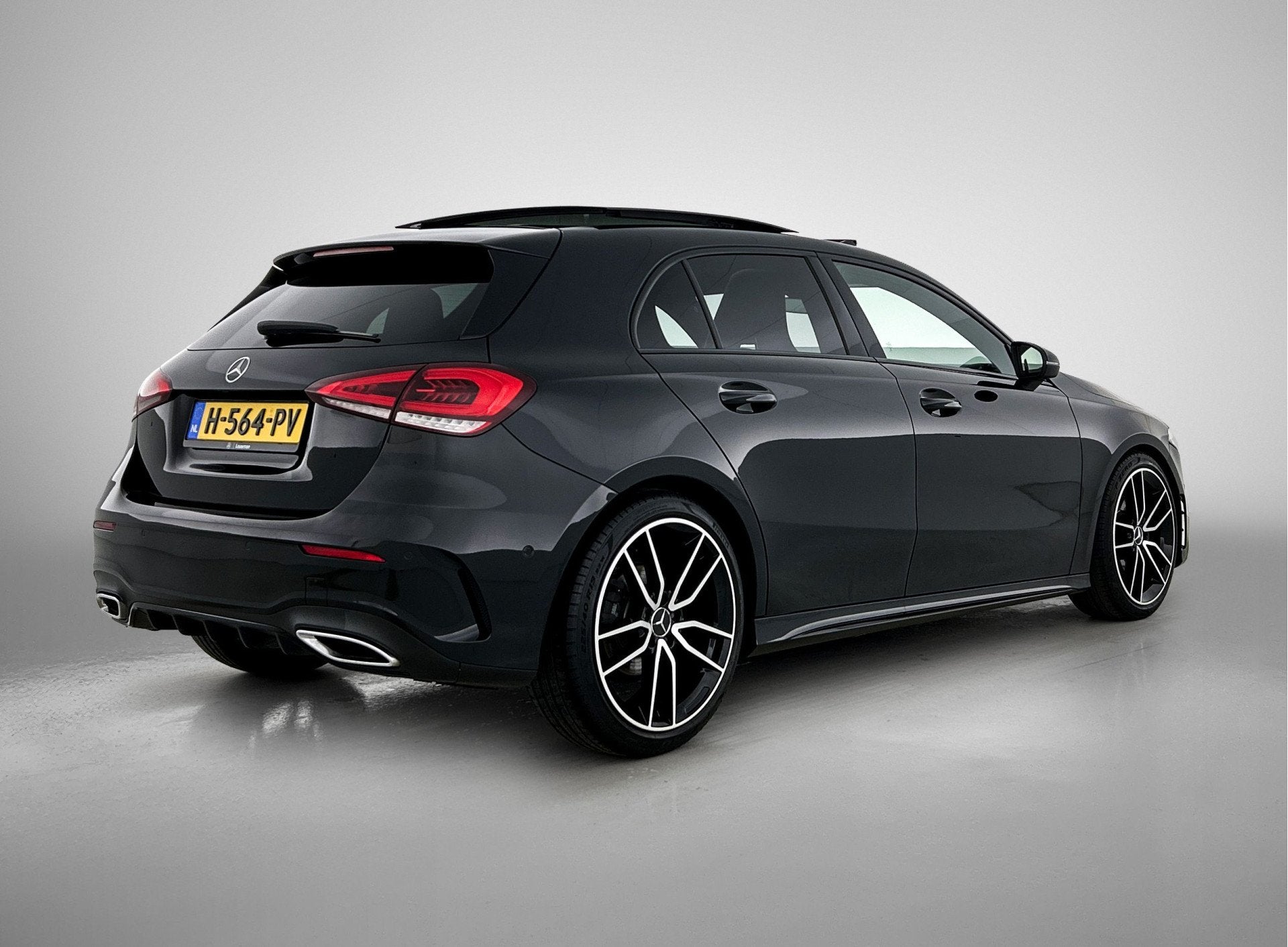 Mercedes-Benz A-Klasse 180 AMG line | Night pakket | Panoram, 12 maanden, 136 pk, Gebruikt, 4 cilinders