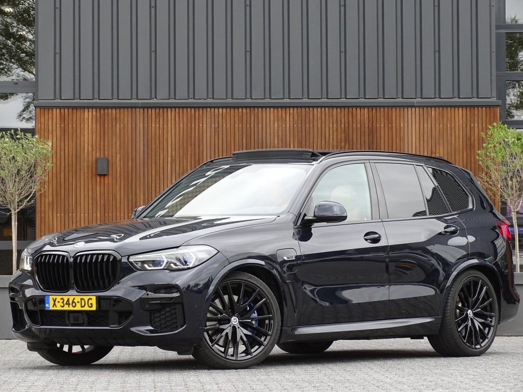 BMW X5 45e 394PK M-Sport / Laser / 2022 / BTW / trekhaak / p, Gebruikt, 394 pk, Adaptive Cruise Control, Zwart