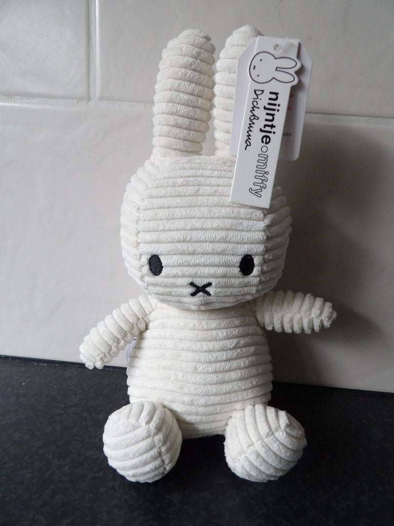 Nieuw met kaartjes Nijntje knuffel Sitting Corduroy Offwhite, Nijntje, Ophalen of Verzenden, Middelgroot (20 tot 80 cm), Wit