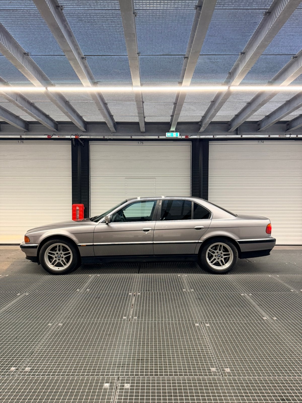Bmw e38 735i 1997 aspensilber, handbak!, Auto's, BMW, Achterwielaandrijving, 8 cilinders, Handgeschakeld, Particulier