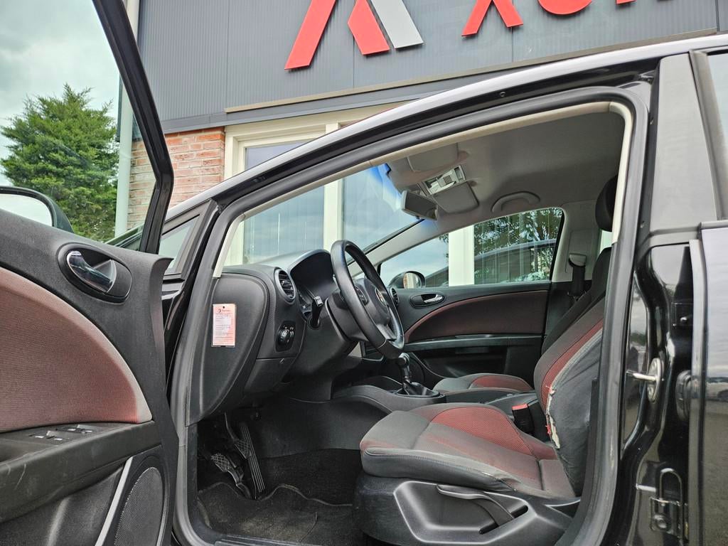 Seat Leon 1.6 Stylance Trekhaak! Airco/Clima! Cruise Control, Auto's, Metallic lak, Gebruikt, 4 cilinders, Leon