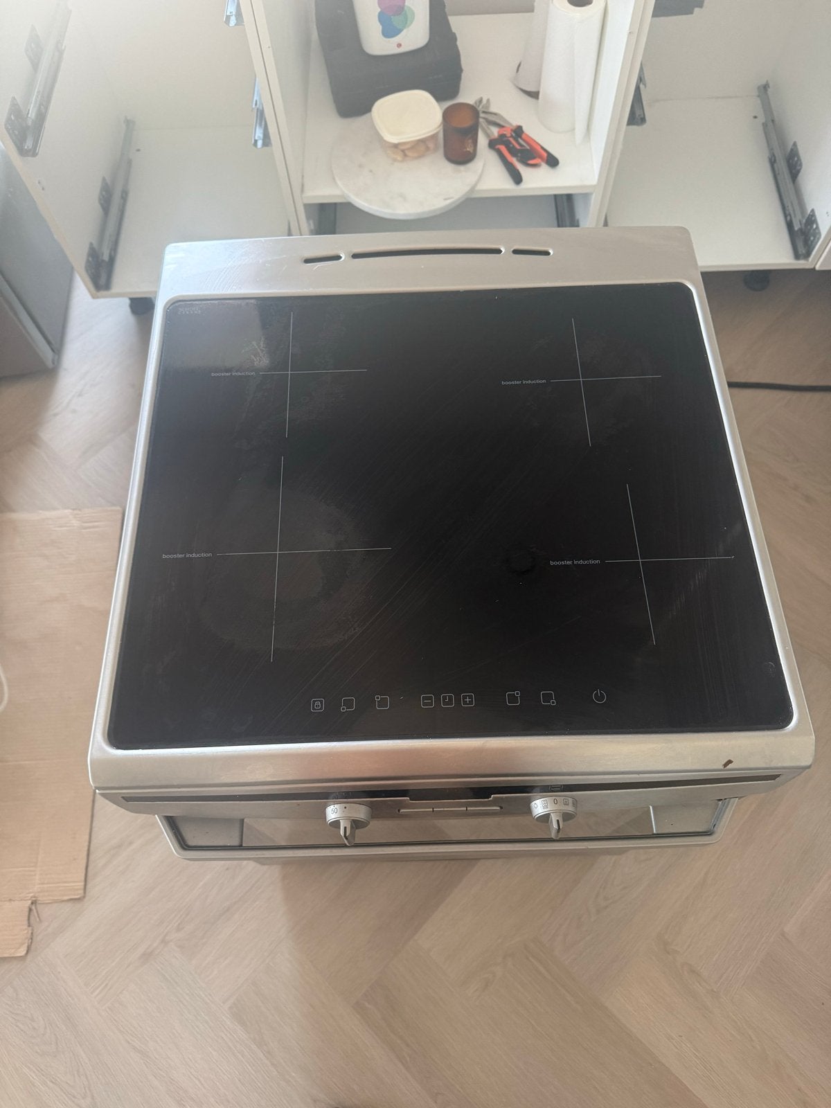 Zeer nette Inventum Vrijstaand Inductie Fornuis met Oven, Zo goed als nieuw, Inductie, Vrijstaand, 4 kookzones