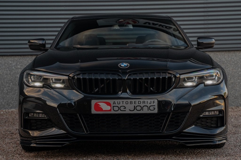 318i M-Sport | M340 look | 19' Inch | Sfeerverl. | Blind Spo, Auto's, Gebruikt, 4 cilinders, 1465 kg, Zwart