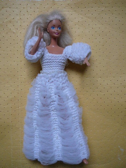 Vintage Barbie pop in gehaakte trouwjurk, Verzamelen, Ophalen of Verzenden, Gebruikt, Fashion Doll
