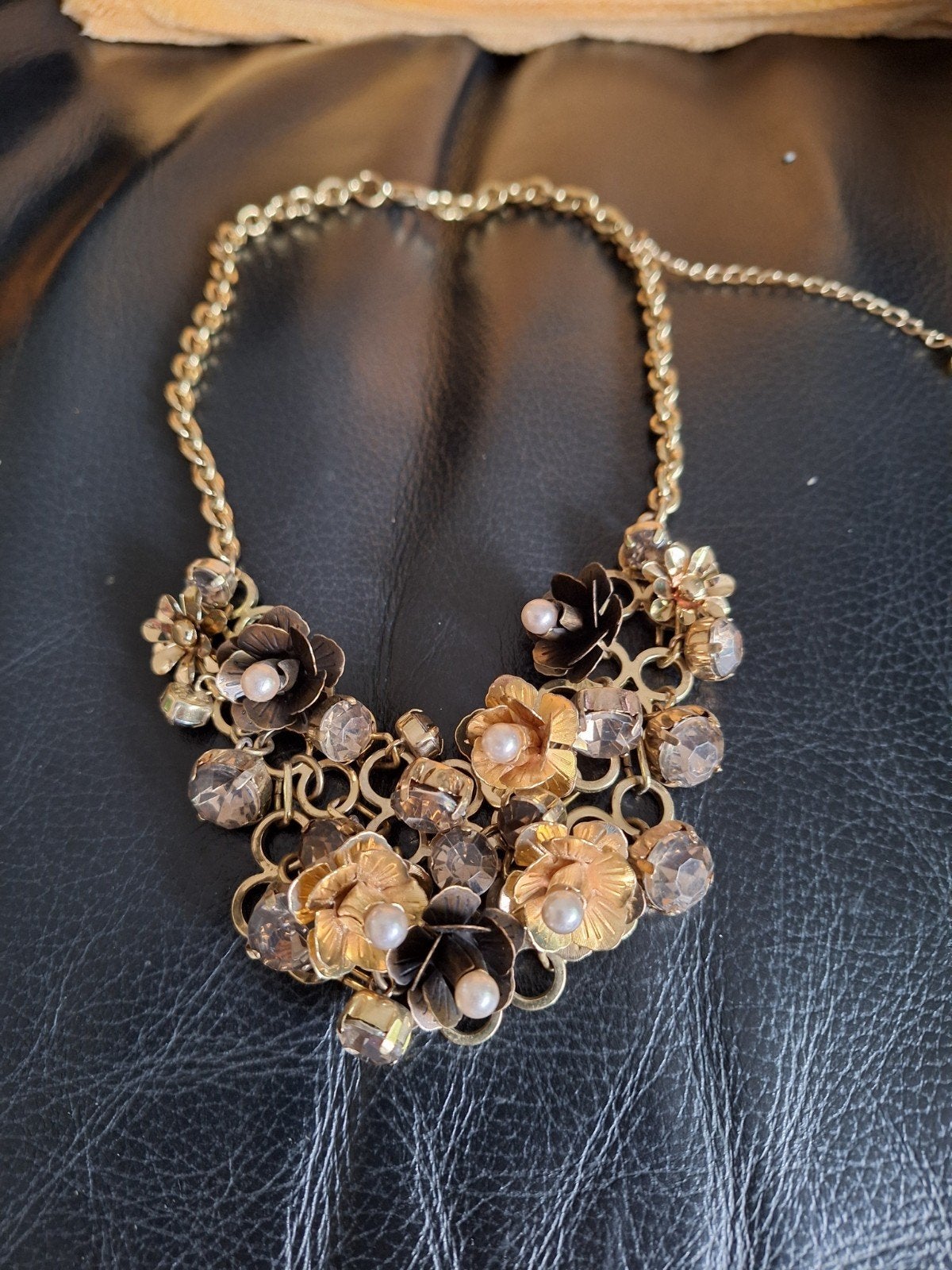 Didi ketting met bloemen en parels, Met kristal, Overige materialen, Gebruikt, Ophalen of Verzenden