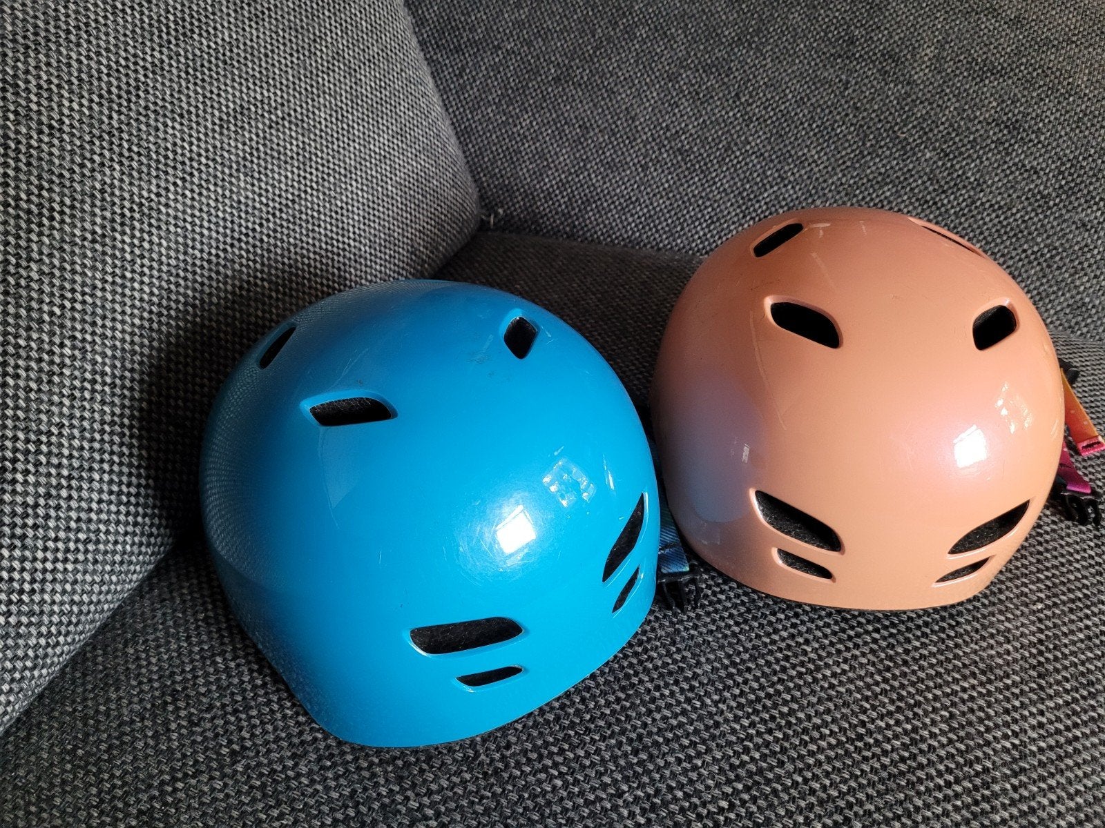 2 kinder helmen 28 - 52 cm en 50 - 64 cm, Ophalen of Verzenden