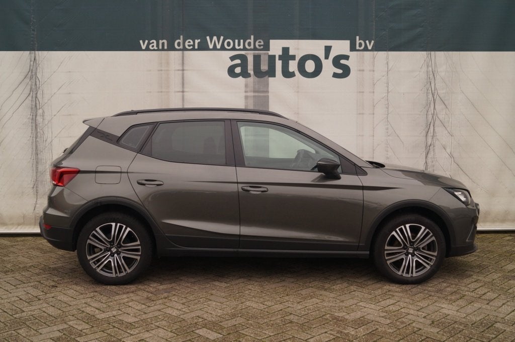 SEAT Arona 1.0 TSI Style Limited -ECC-PDC-CRUISE- (bj 2022), Auto's, Dealer onderhouden, Stof, Gebruikt, 95 pk