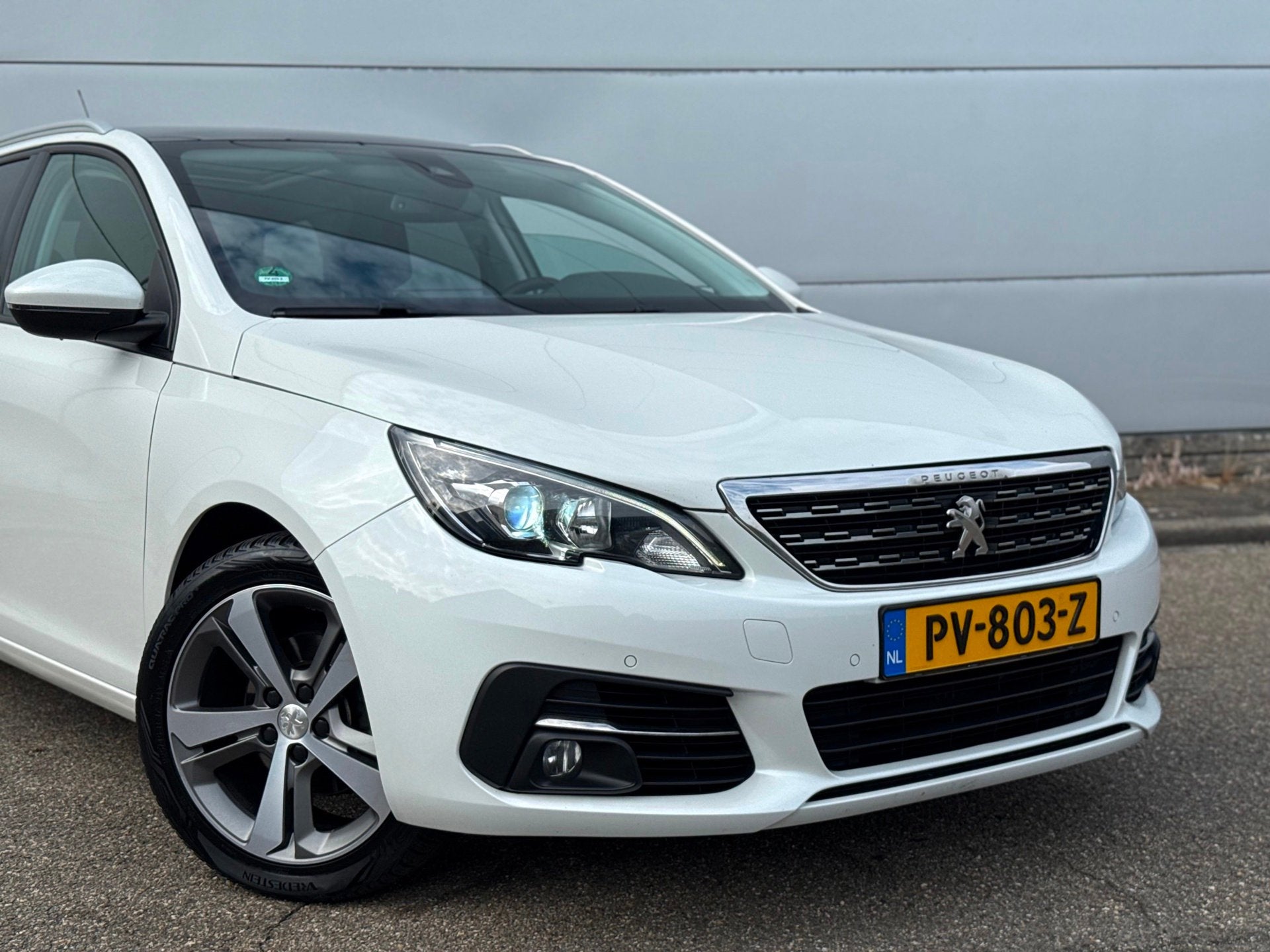 Peugeot 308 SW 1.6 BlueHDI GT Executive (bj 2017) XENON|LEER, Auto's, Peugeot, Voorwielaandrijving, Gebruikt, 4 cilinders, Wit