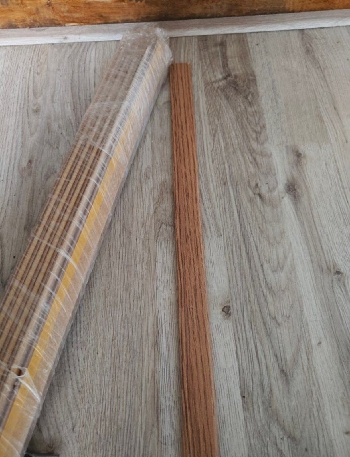 20 Plinten Eikenlook - Zelfklevend - Plakplinten, Ophalen, Nieuw, Mdf, 250 cm of meer