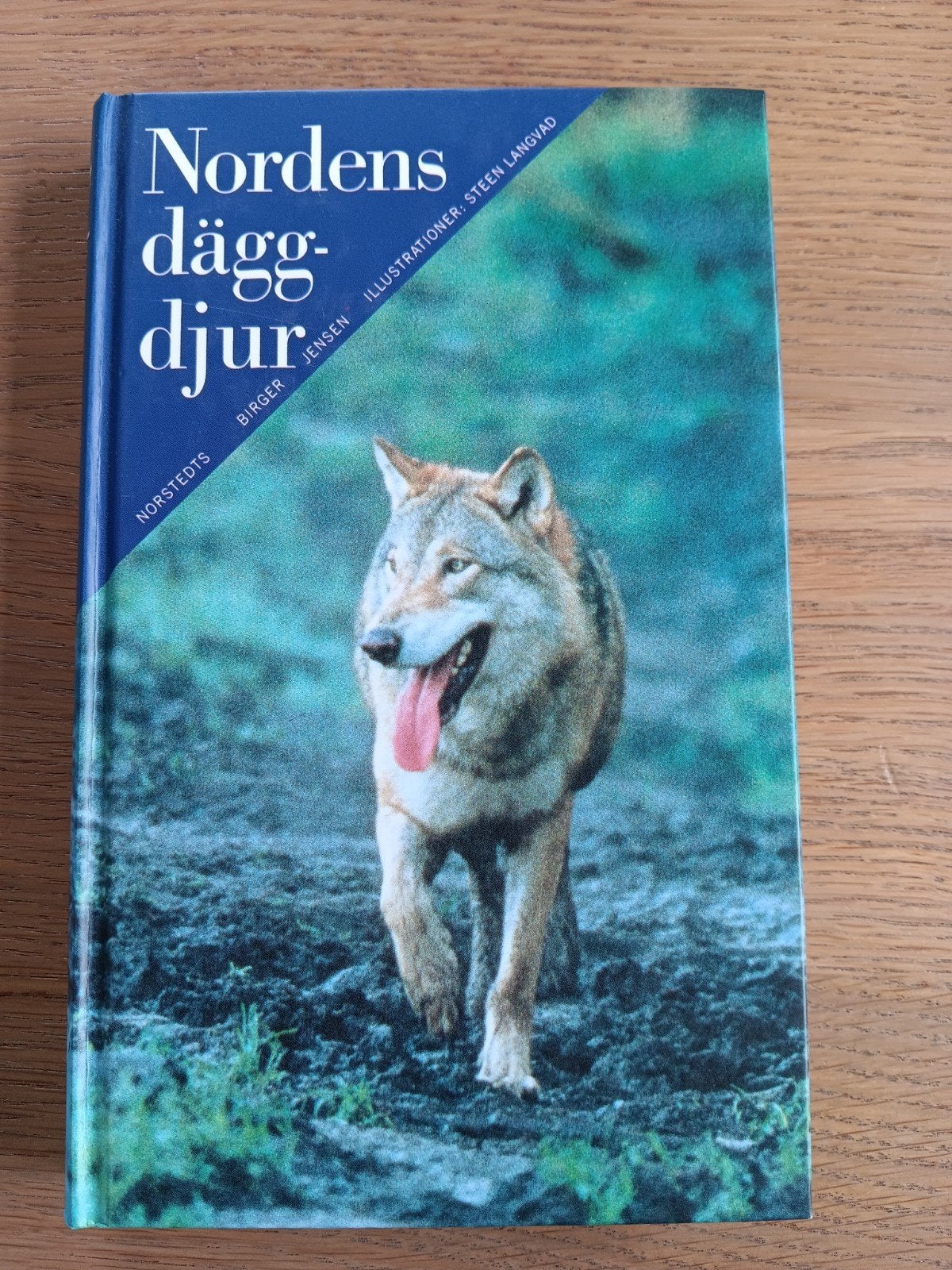 Nordens Däggdjur - Natuurgids Scandinavie, Ophalen of Verzenden, Zo goed als nieuw, Natuur algemeen, Birger Jensen