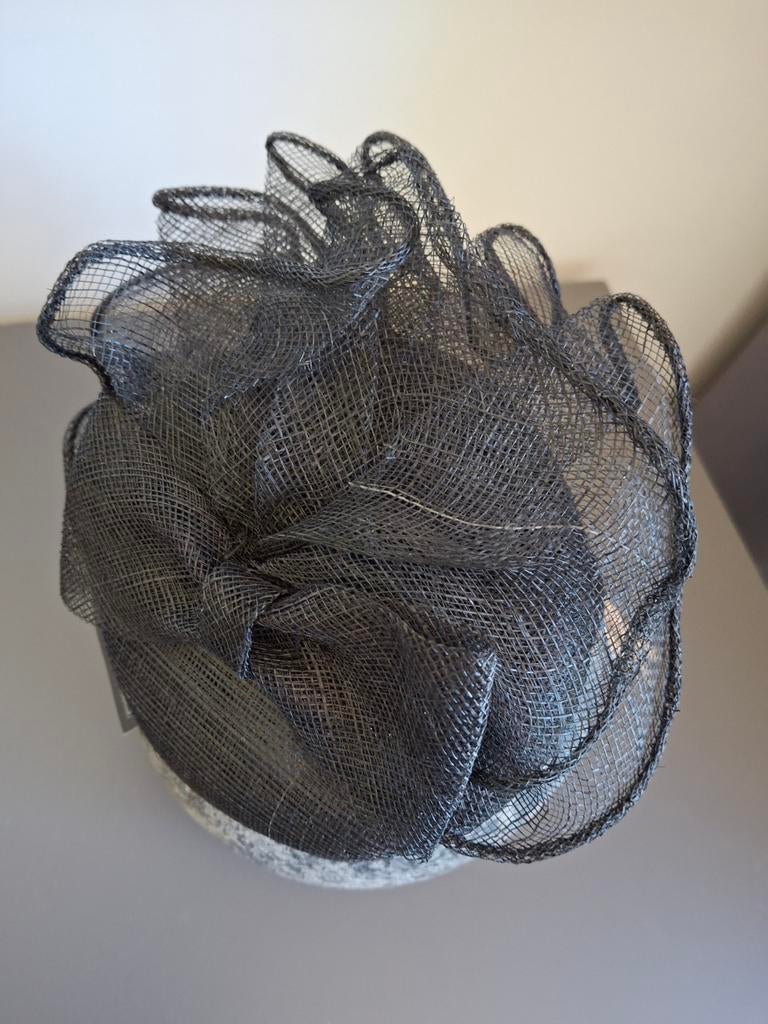Haarband hoedje zwart, Kleding | Dames, Hoeden en Petten, Ophalen of Verzenden, Gedragen, One size fits all, Hoed