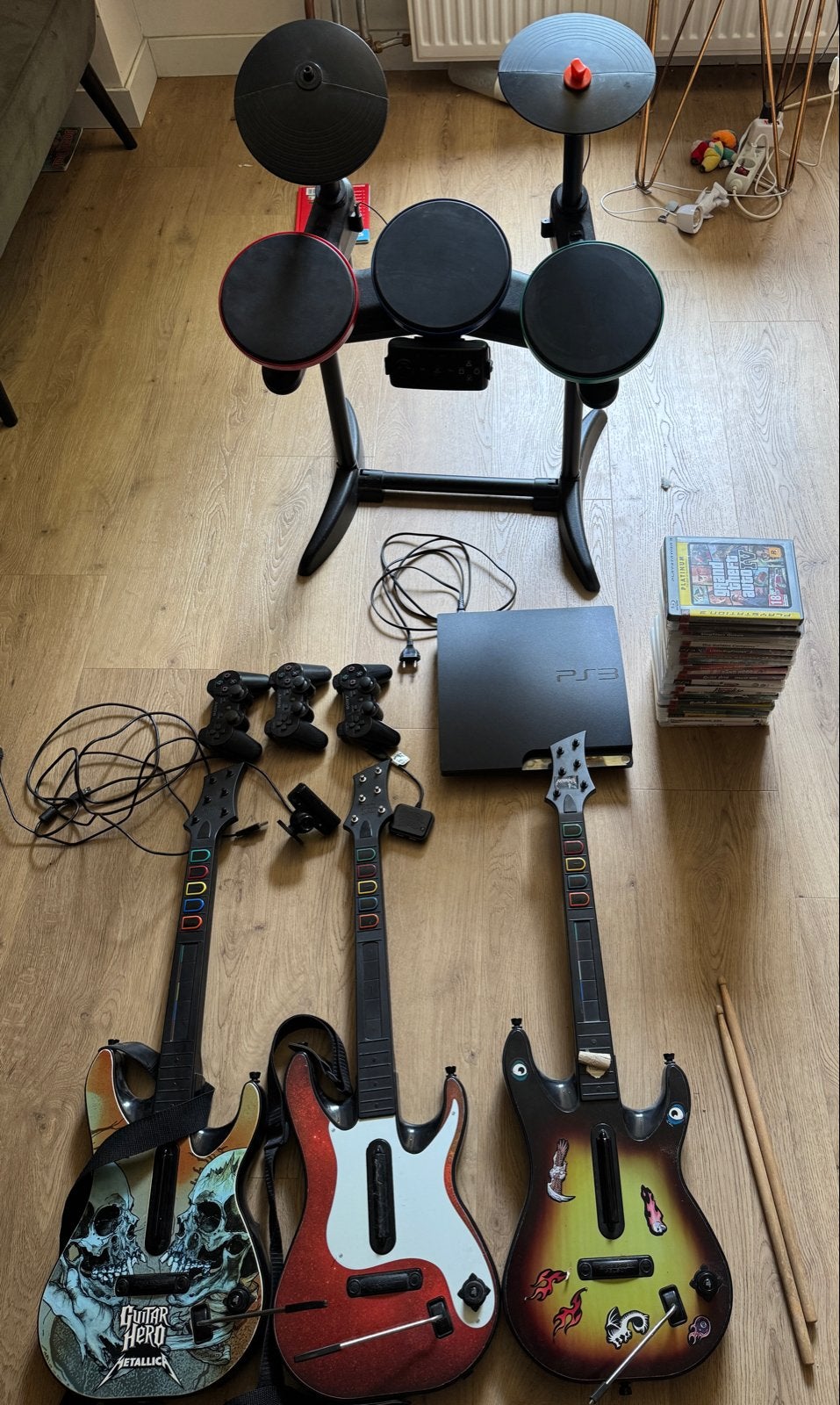 Werkende PS3 met veel spellen, 3 gitaren en drumstel, Ophalen, Muziek, Gebruikt, Eén computer