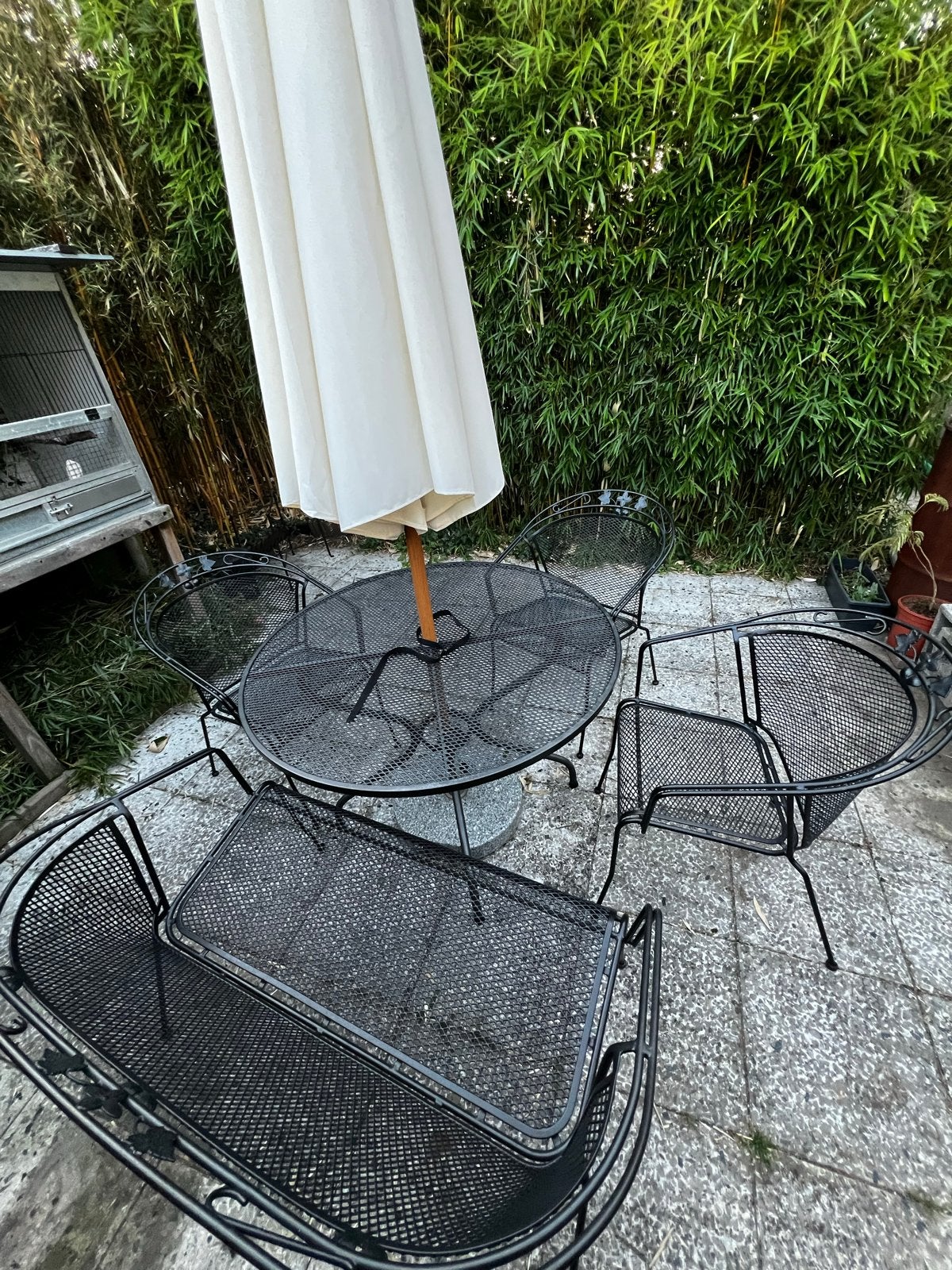 Zwarte metalen tuinset met 4 stoelen en parasol, Tuin en Terras, Ophalen, Gebruikt, Eettafel, Tuinset