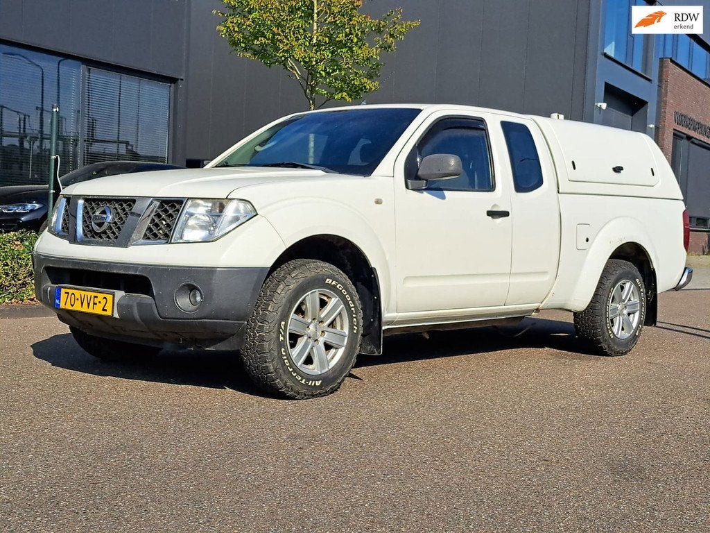 Nissan Navara 2.5 dCi SE King Cab EXPORT, Auto's, Stof, Gebruikt, 4 cilinders, Bedrijf