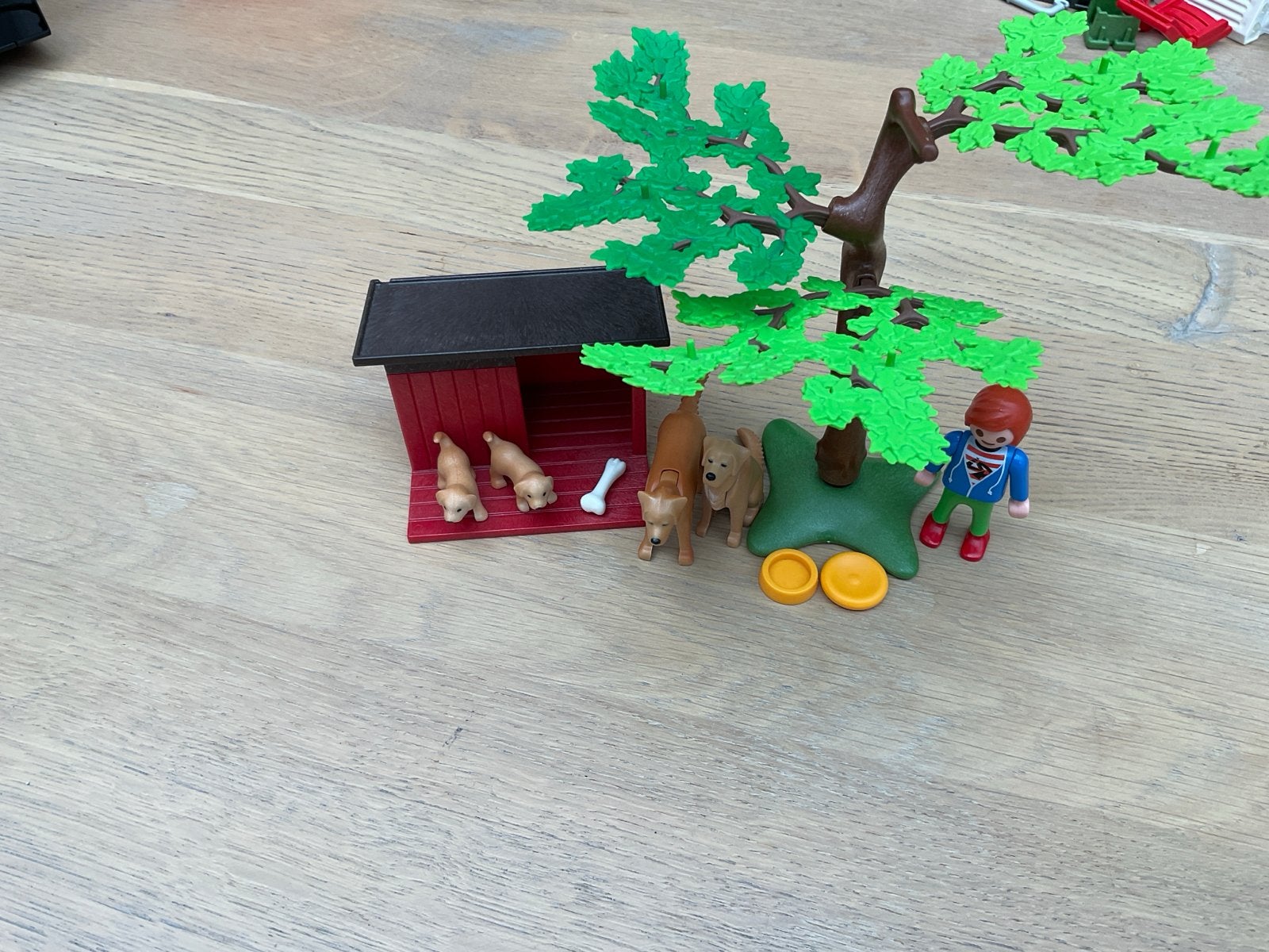 Playmobil hondenfamilie met huisje en boom, Ophalen of Verzenden, Gebruikt, Jongen of Meisje