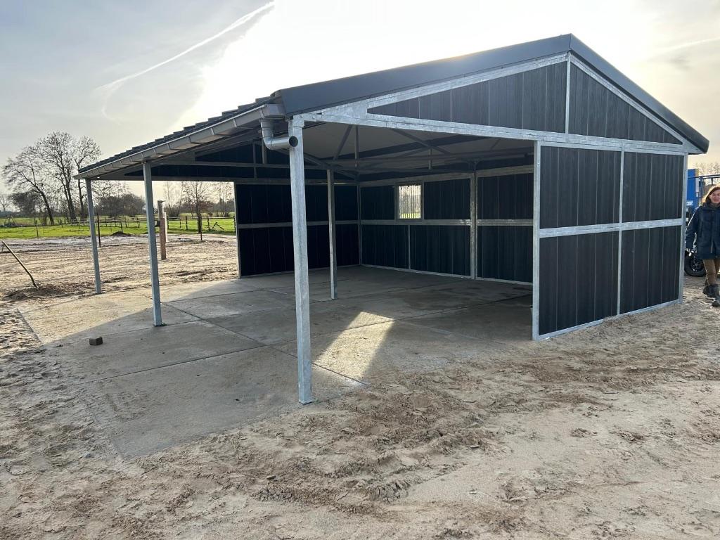 grote inloop-schuilstal voor paarden, Dieren en Toebehoren, Stalling en Weidegang, Toebehoren, 4 paarden of pony's of meer