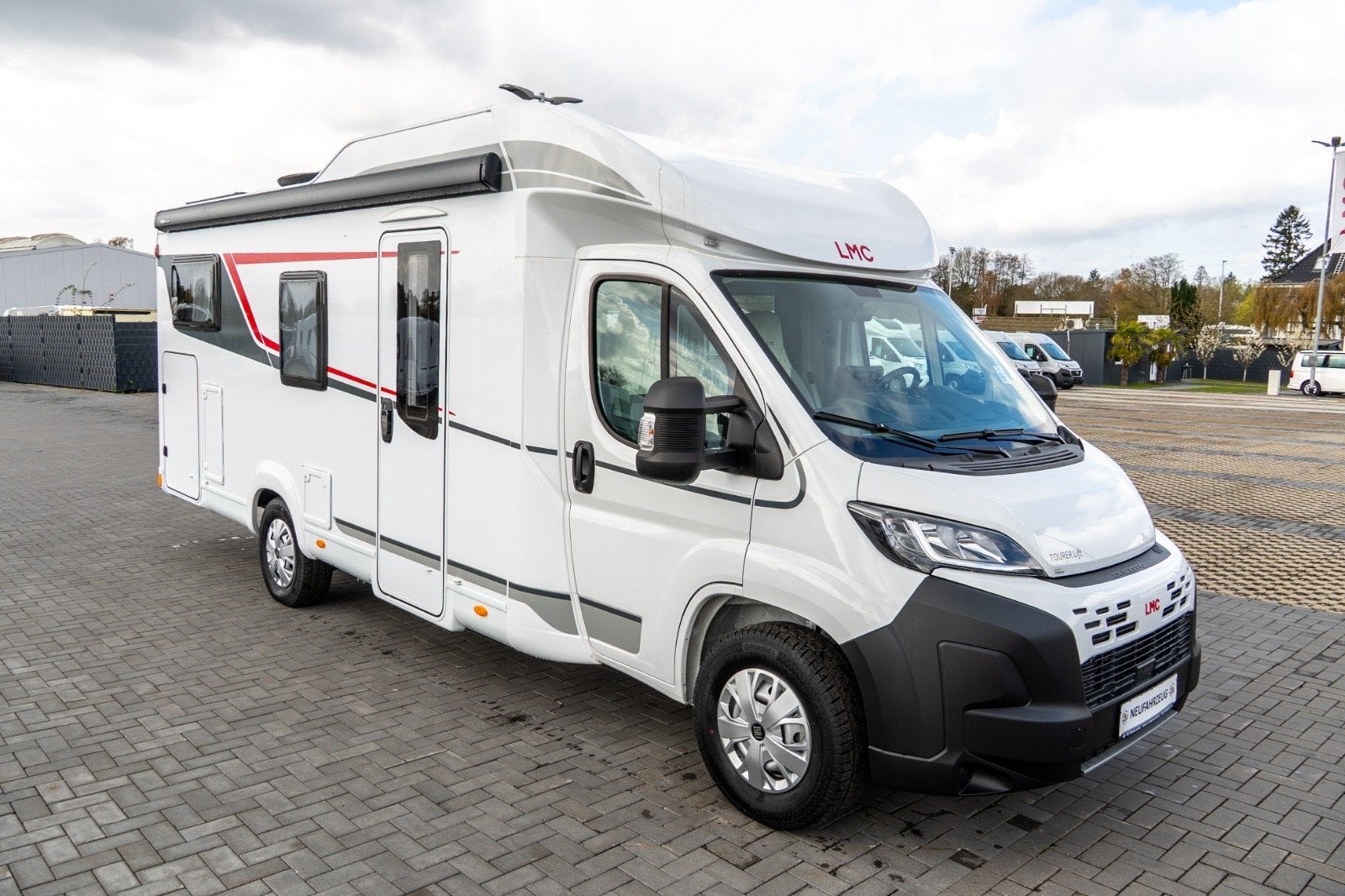 LMC H730 te huur - Luxe half-integraal camper, Caravans en Kamperen, Verhuur