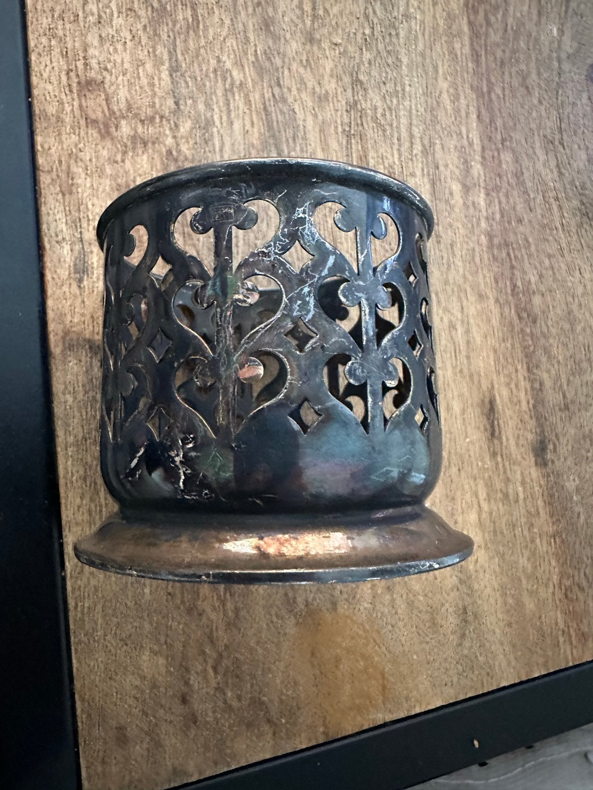Antieke metalen theeglashouder, Ophalen