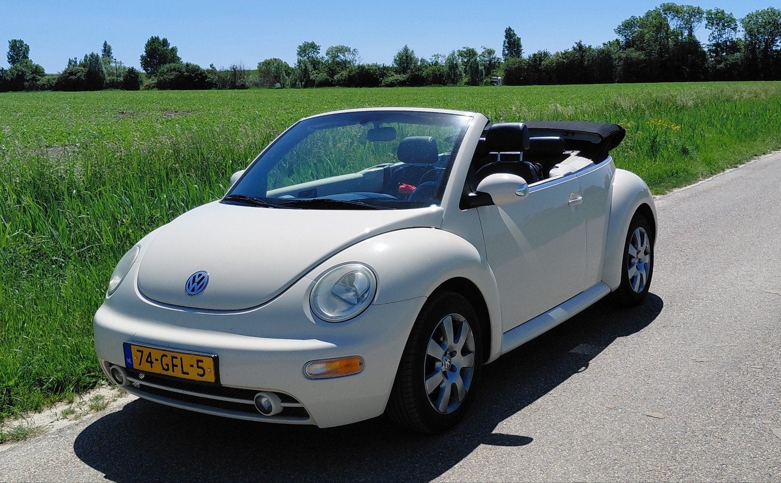 Volkswagen New Beetle cabrio.  nwe apk, Beetle (Kever), 1350 kg, 4 stoelen, Beige