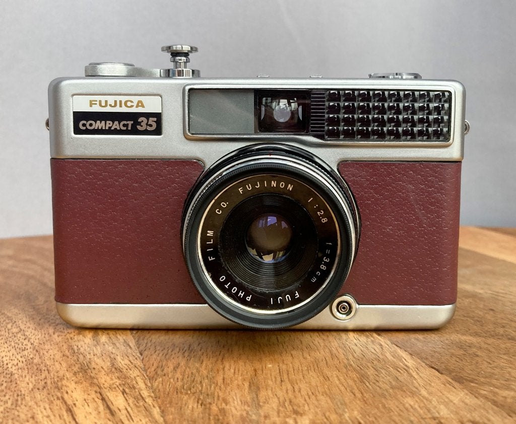 Fujica Compact 35 | Volledig gereviseerd, custom front, Ophalen of Verzenden, Refurbished, Compact, Fuji