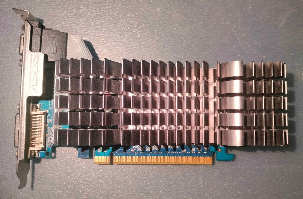 ASUS GeForce GT 520 - ENGT520 SILENT '1GB - DDR3' (2011), Gebruikt, PCI-Express 2, GDDR3, HDMI