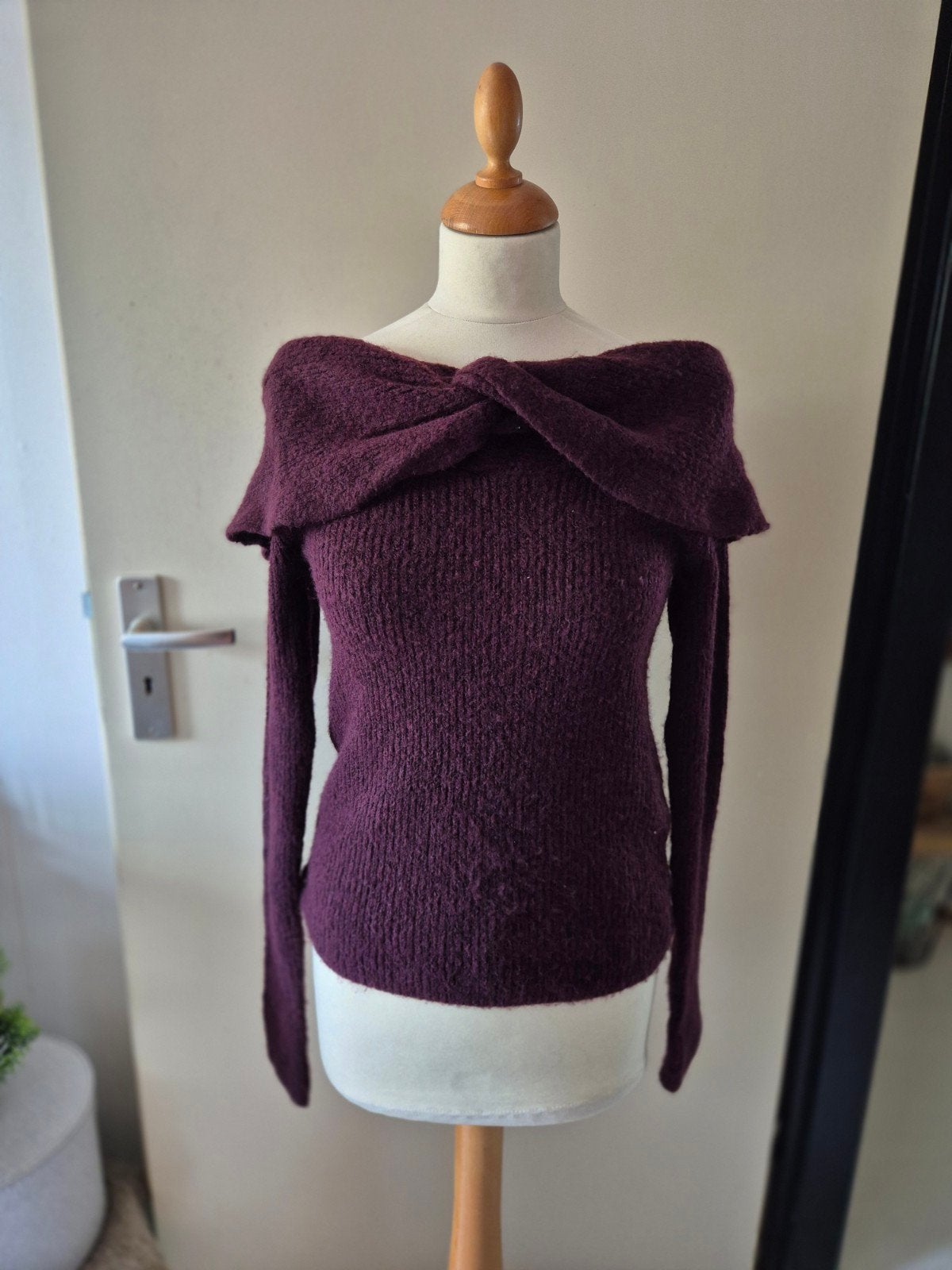 ​Elegante  Off-Shoulder Trui met Twist – Maat S, Ophalen of Verzenden, Gedragen, Maat 36 (S), Rood