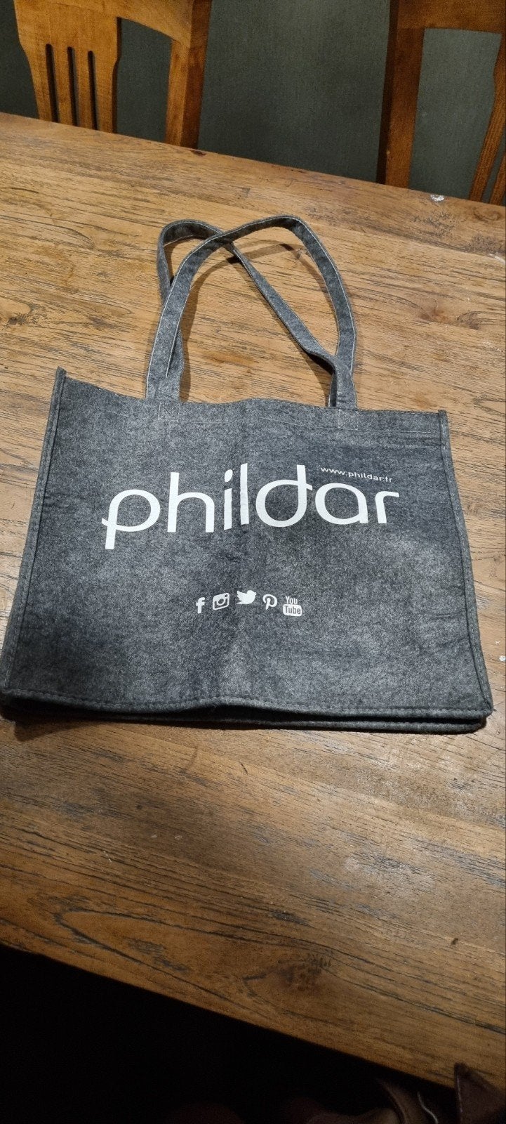 doos met 35 stoffen Phildar tassen., Ophalen, Nieuw, Grijs, Shopper