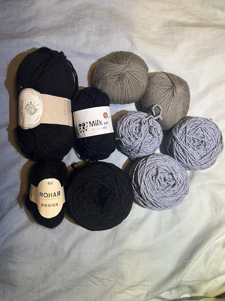 500g black and grey yarn, Hobby en Vrije tijd, Breien en Haken, Ophalen of Verzenden, Zo goed als nieuw, Haken, Wol of Garen