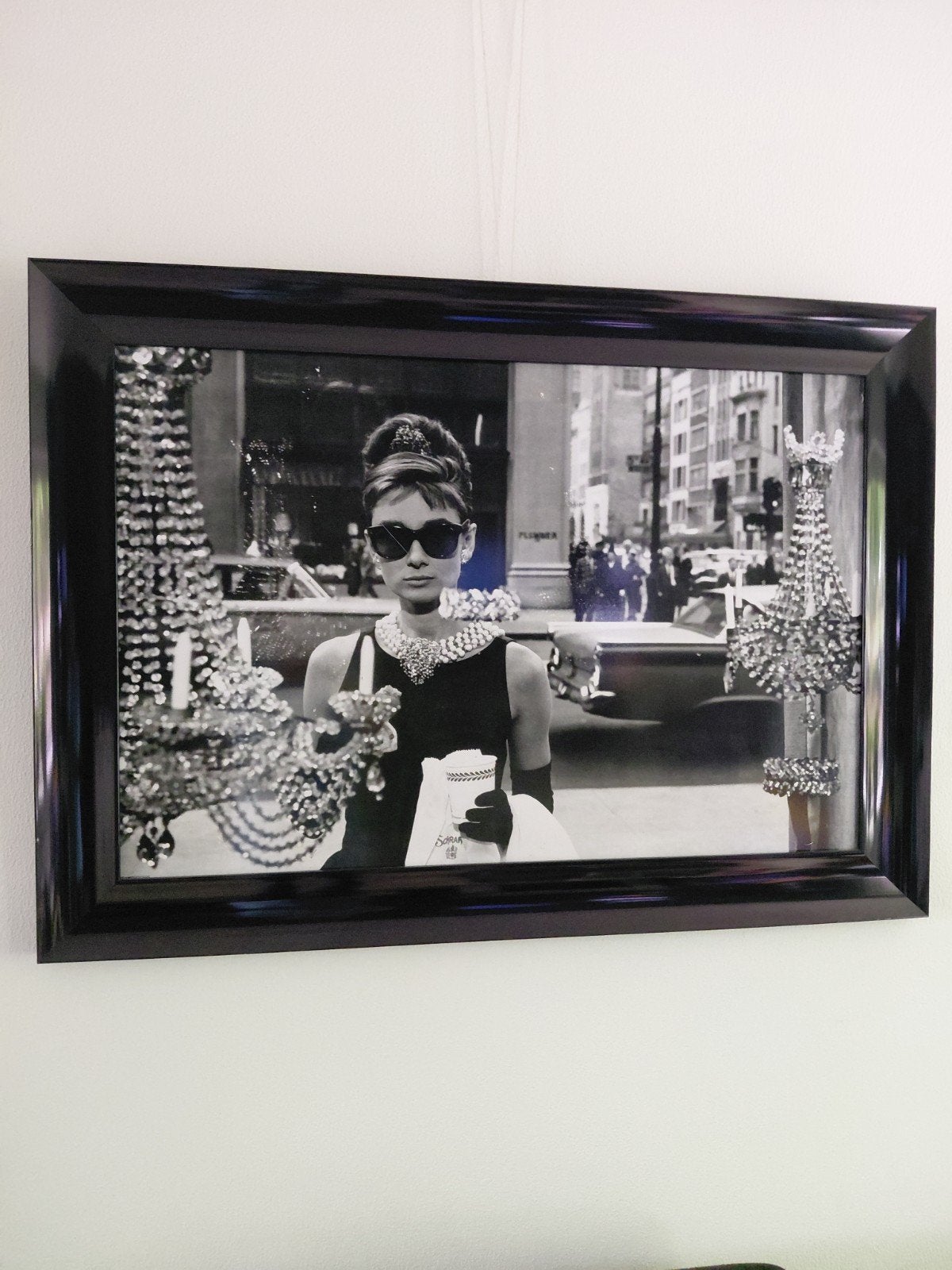 Audrey Hepburn 'Breakfast at Tiffany's' ingelijste print, Huis en Inrichting, Woonaccessoires | Schilderijen, Tekeningen en Foto's