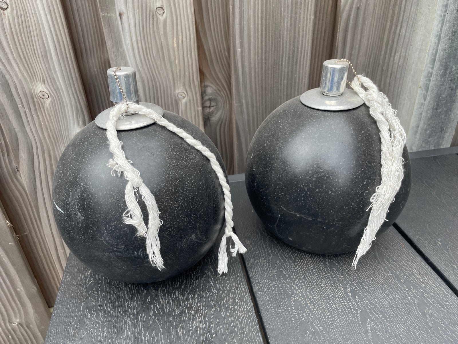 2 stuks Nieuwe decoratieve bommen, Ophalen of Verzenden, Nieuw, Zwart, Metaal