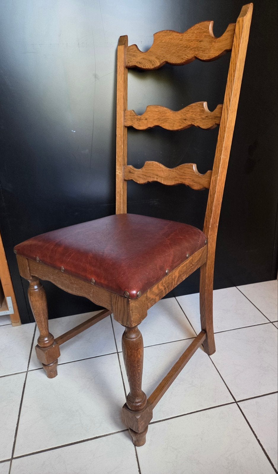 6 Vintage Stoelen met Houten Frame en Skai Zitting, Antiek en Kunst, Ophalen