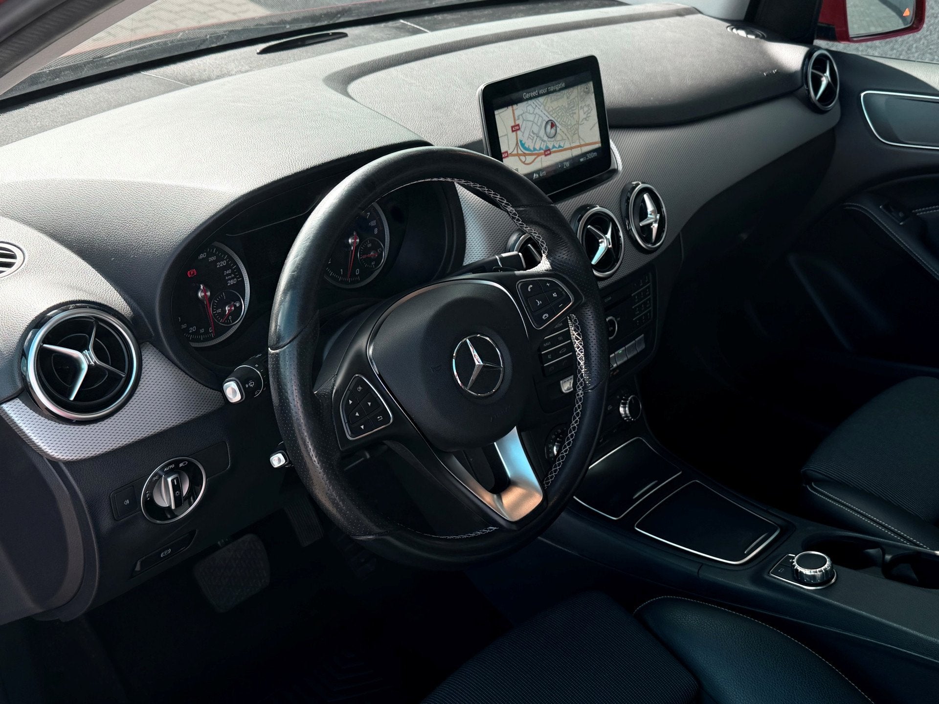 Mercedes-Benz B-Klasse B180 | Navi | Half leder | Stoelverwa, Auto's, 1325 kg, Gebruikt, 4 cilinders, 122 pk