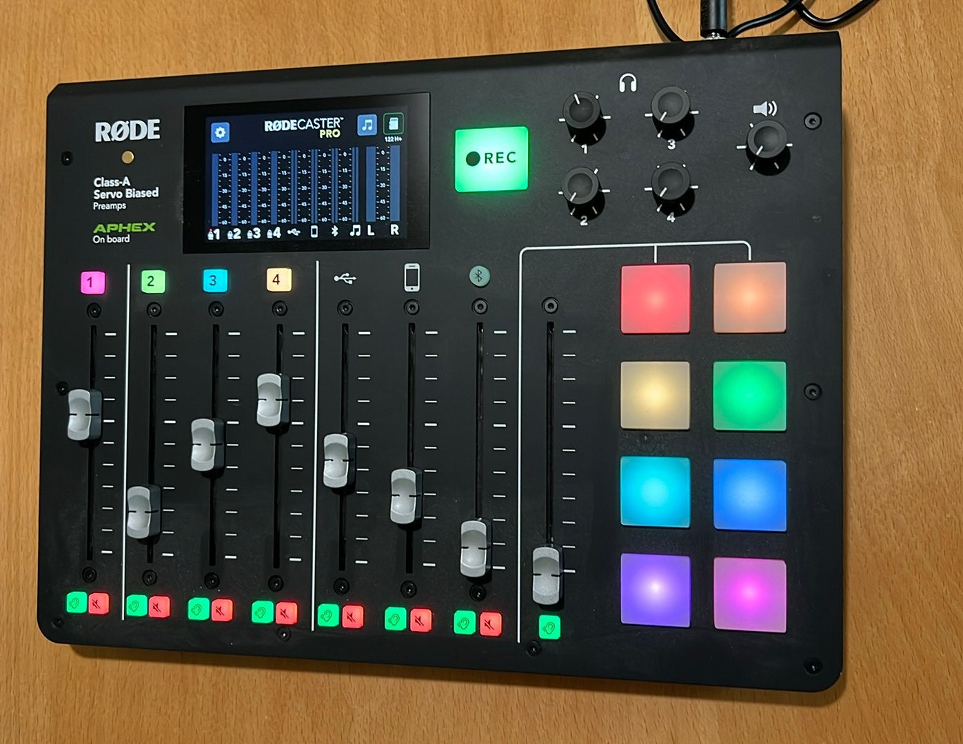 Rodecaster Pro met Rode NT1-A en Podmic, Muziek en Instrumenten, Microfoons, Ophalen, Zo goed als nieuw, Studiomicrofoon