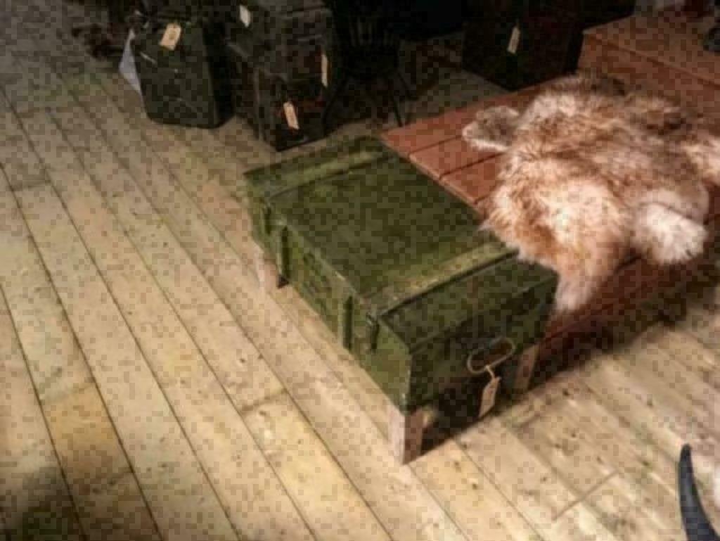 Legerkist salontafels , met afsluitbare klep. BULLINGA HOUT