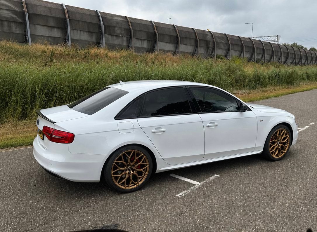 Audi A4  Sport Edition 270pk 3x S-Line zeer mooie Audi, Auto's, Audi, Zwart, 4 cilinders, Wit, Origineel Nederlands