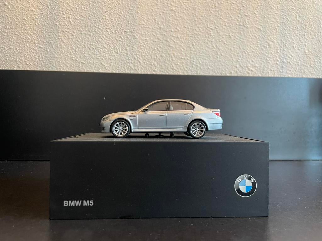 BMW M5 dealeruitgave schaal 1:43 OVP, Hobby en Vrije tijd, Modelauto's | 1:43, Ophalen of Verzenden, Zo goed als nieuw, Auto, Kyosho