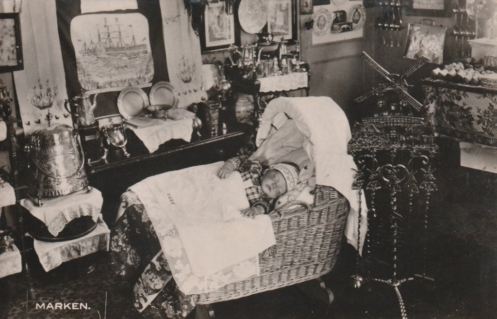 MARKEN Interieur Wieg Klederdracht, Verzenden, 1960 tot 1980, Ongelopen, Noord-Holland