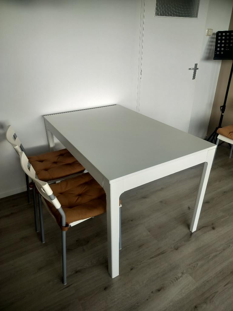 Uitschuifbare tafel (IKEA VIHALS), Huis en Inrichting, Tafels | Eettafels, Ophalen, 50 tot 100 cm, Zo goed als nieuw, Vijf personen of meer