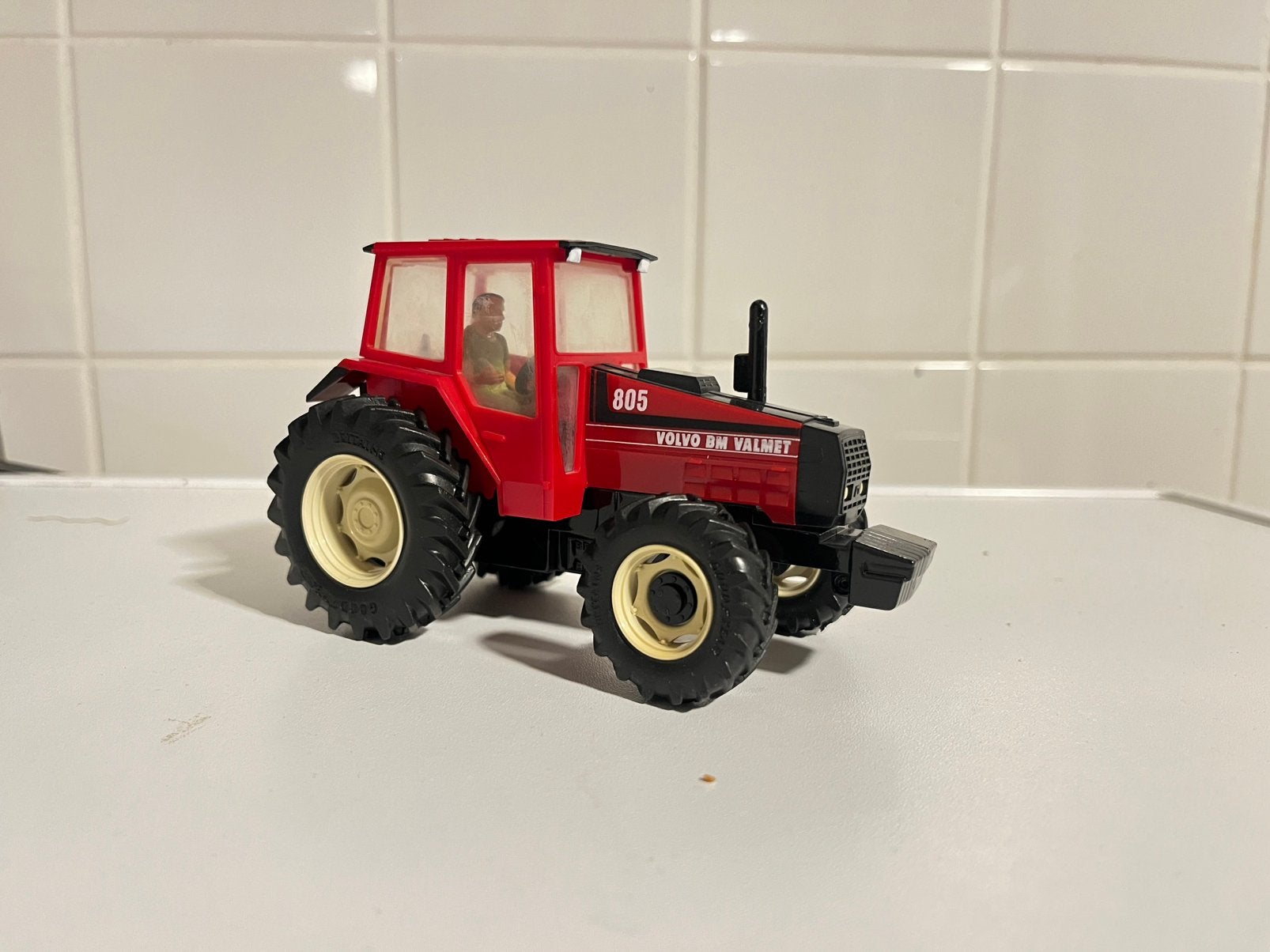 Volvo BM Valmet 805 Britains 1/32, Hobby en Vrije tijd, Ophalen of Verzenden, Gebruikt, Tractor of Landbouw, Britains