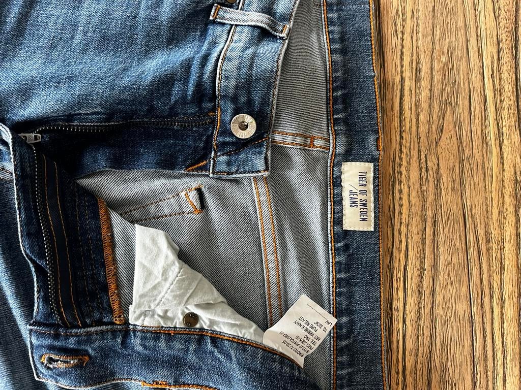 Zo goed als nieuw, Tiger of Sweden Jeans. 32/34, Kleding | Heren, Ophalen of Verzenden, Zo goed als nieuw, Blauw, W32 (confectie 46) of kleiner