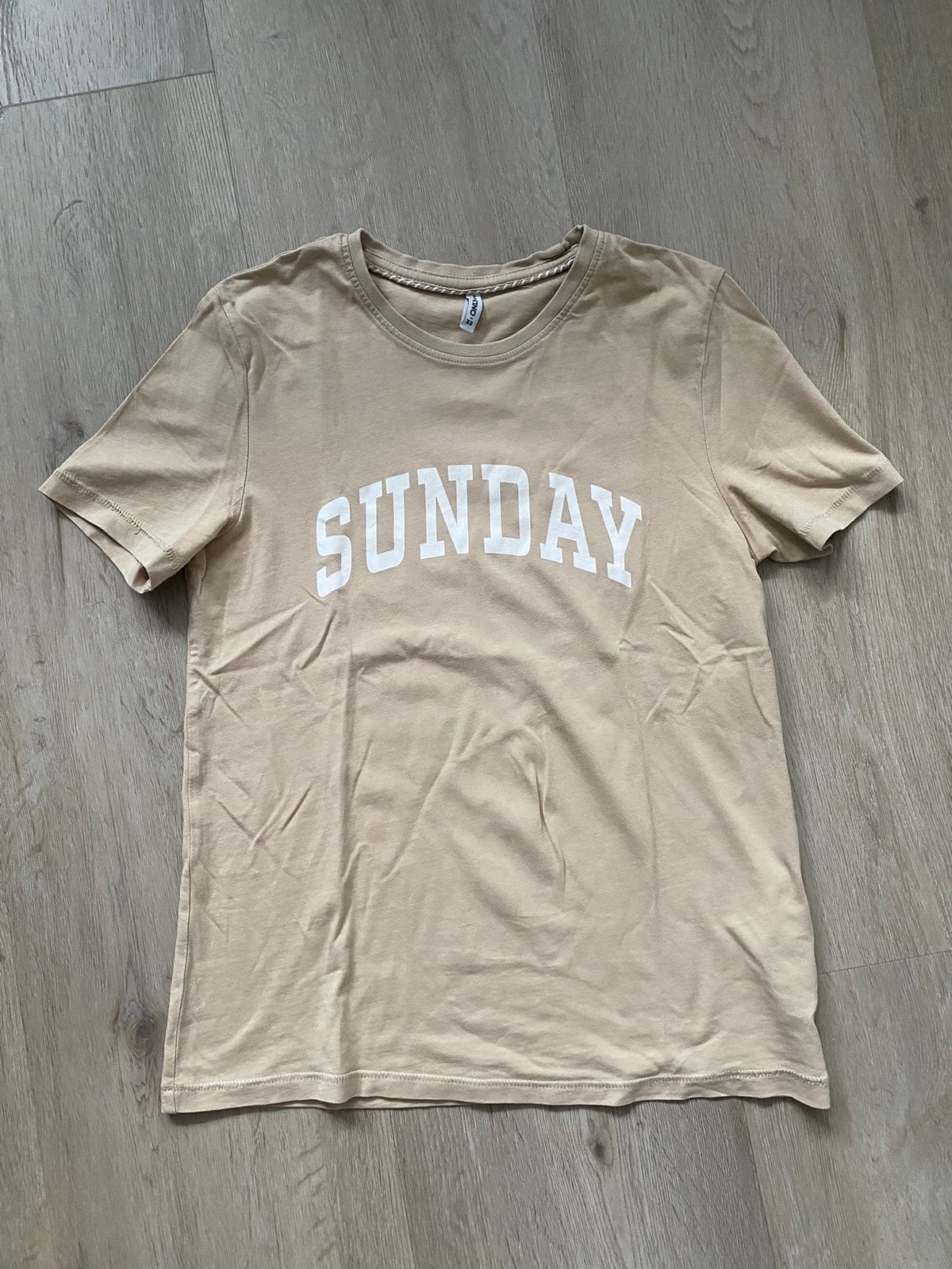 Only shirt beige maat XS print Sunday, Kleding | Dames, Beige, Ophalen of Verzenden, Korte mouw, Maat 34 (XS) of kleiner