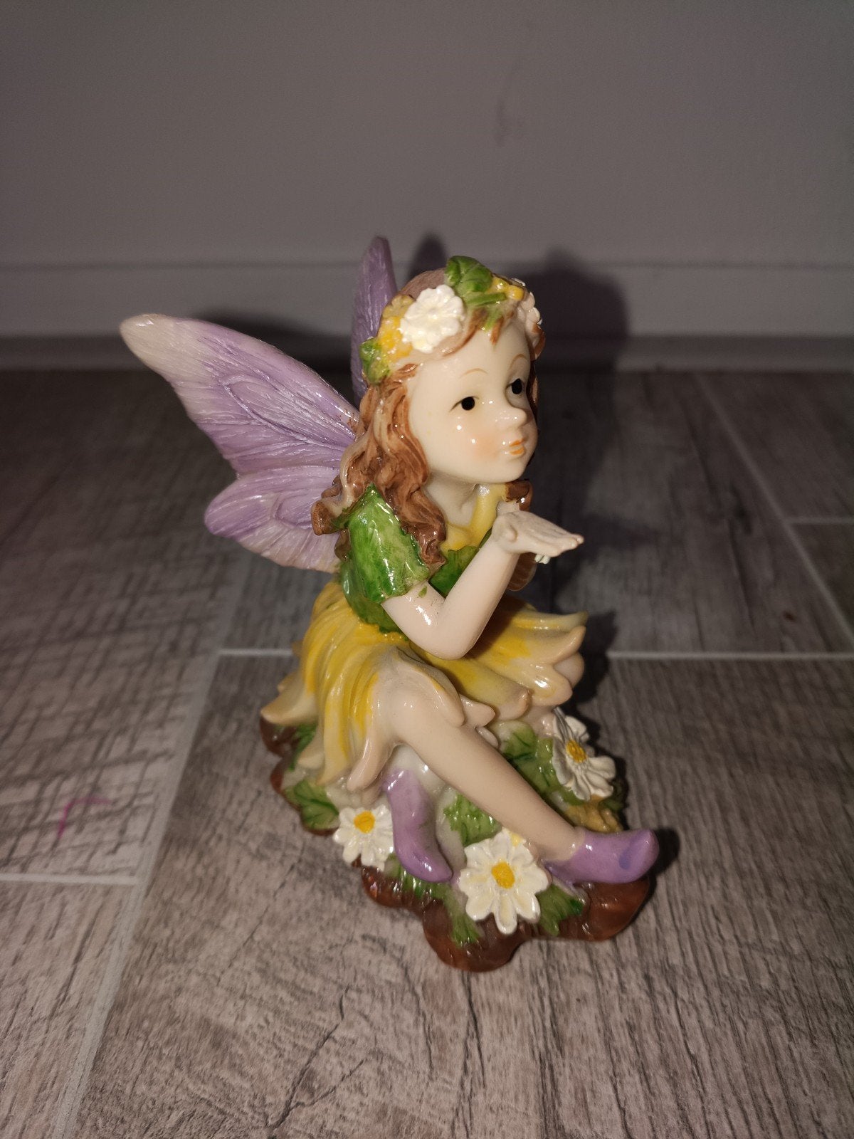 Schattig Elfje Beeldje met Bloemen en Vlinder Vleugels, Verzamelen, Ophalen, Zo goed als nieuw, Fantasy