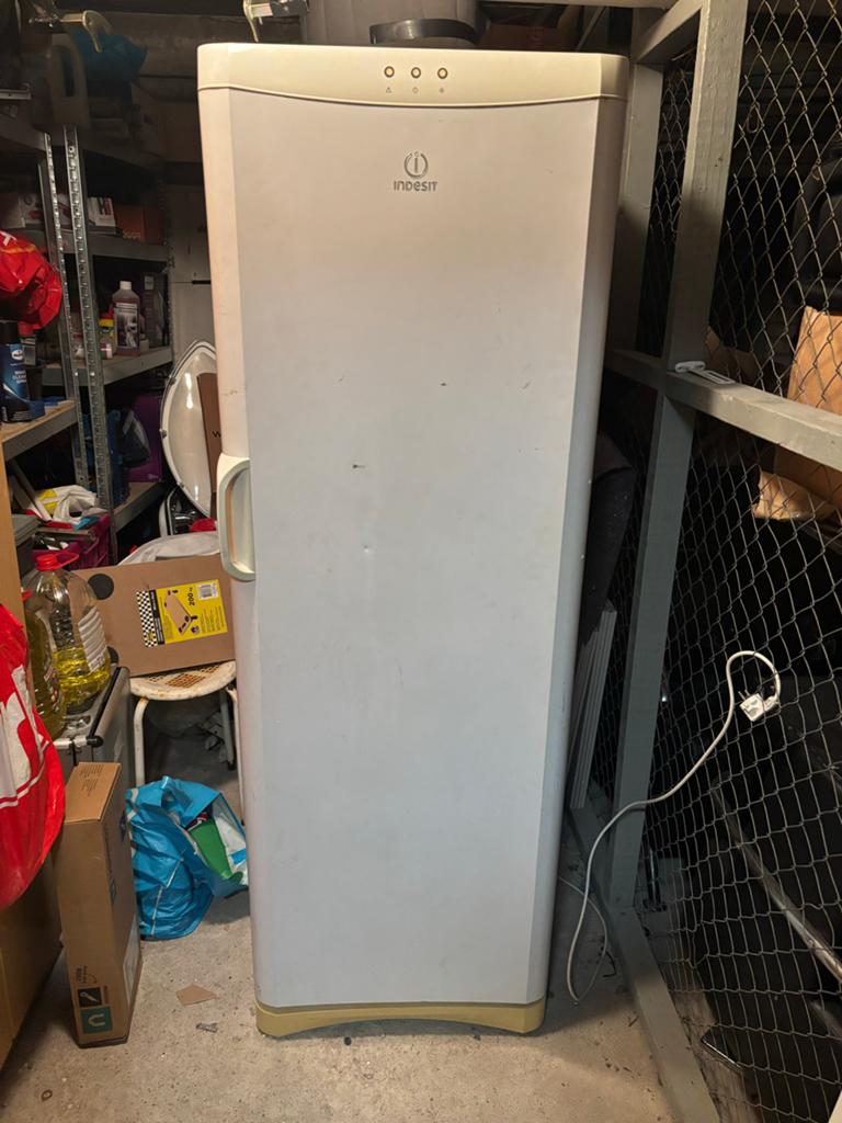 Indesit UFAN400 Vriezer - Ruime Vriezer met 7 lades, Gebruikt, 200 liter of meer, 60 cm of meer, Met aparte vriezer