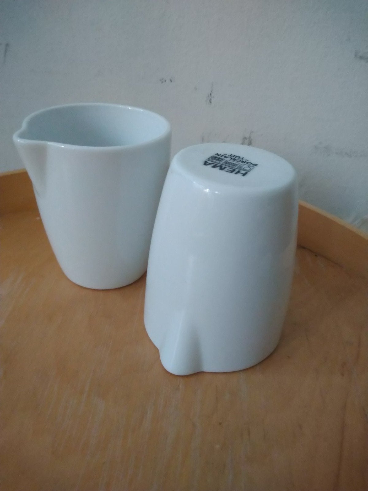Twee hema bekers tuit servies, Ophalen of Verzenden, Overige stijlen, Kop(pen) en/of Schotel(s)