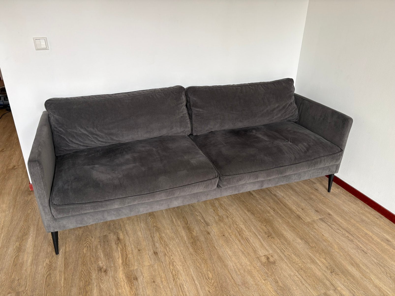 Grijze rib stof bank van Loods 5, Huis en Inrichting, Banken | Bankstellen, Ophalen, Tweepersoons, 75 tot 100 cm, Zo goed als nieuw