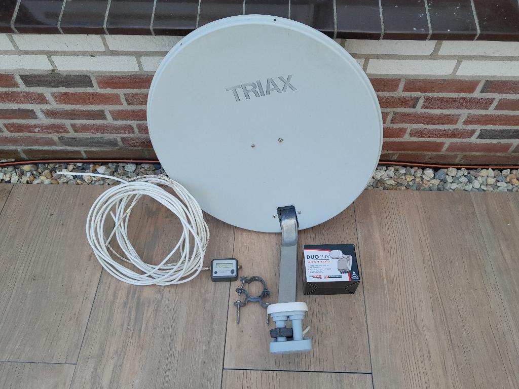 SATELLIETSCHOTEL 60CM MET DUBBELE LNB EN REBOX ONTVANGER, Ophalen, Gebruikt, (Schotel)antenne, Overige merken