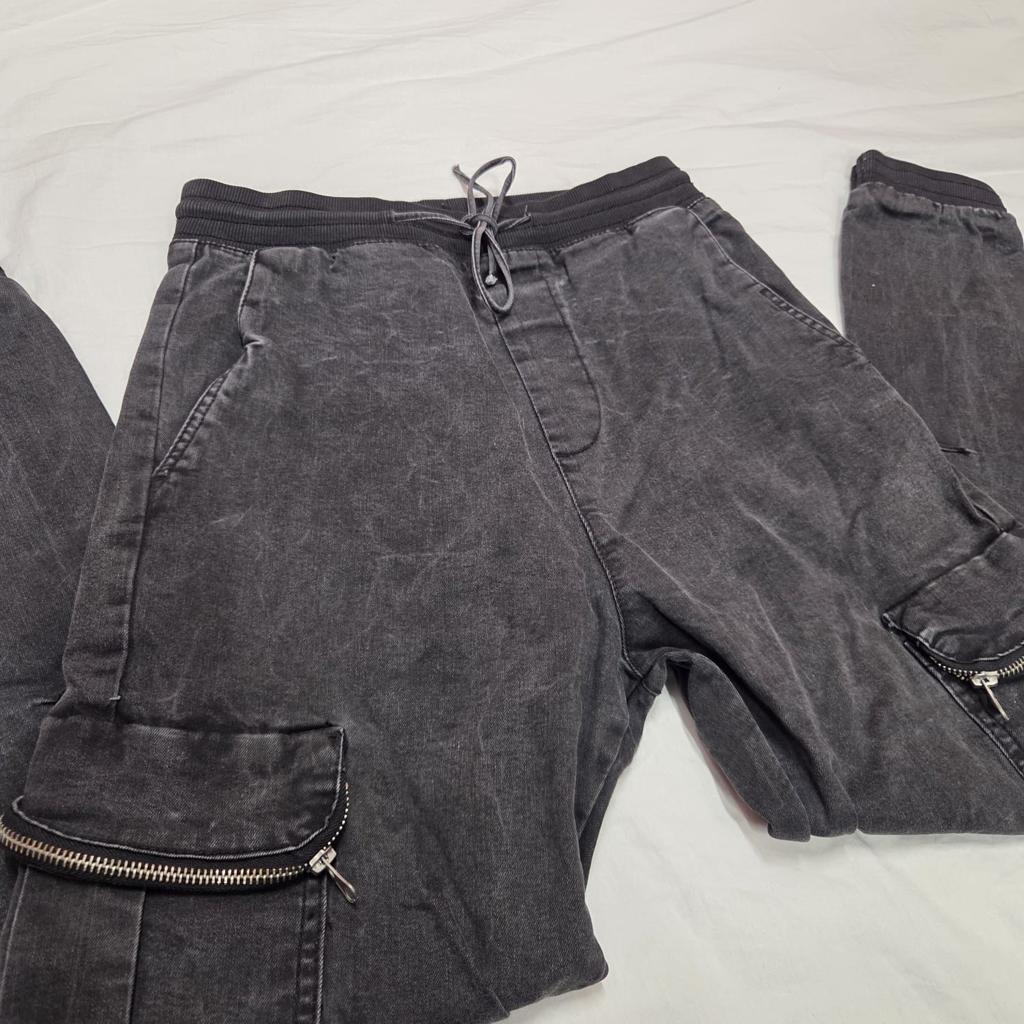 Bershka Cargo Jogger Jeans - Maat S, Zwart, W32 (confectie 46) of kleiner, Ophalen of Verzenden, Zo goed als nieuw